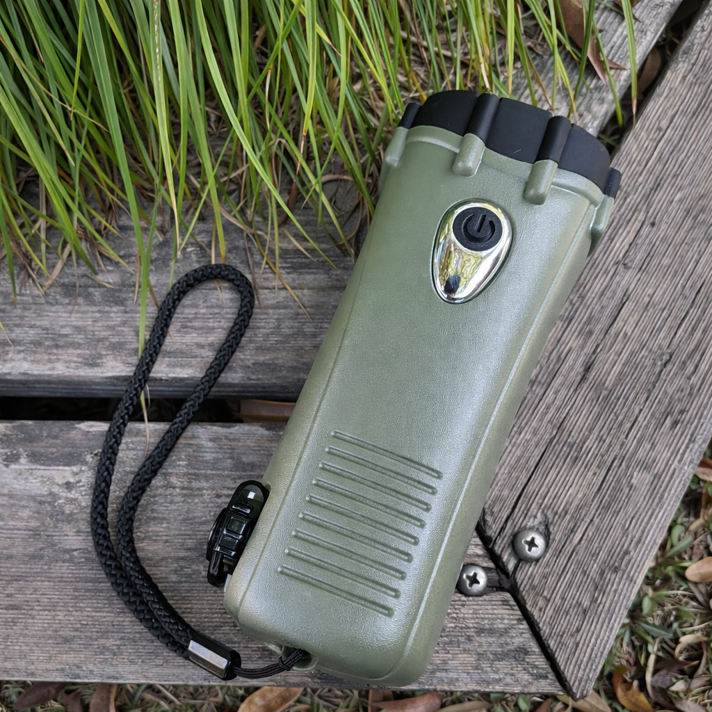 3046C Hand Crank Emergency Flashlight with IPX8 Waterproof Protection